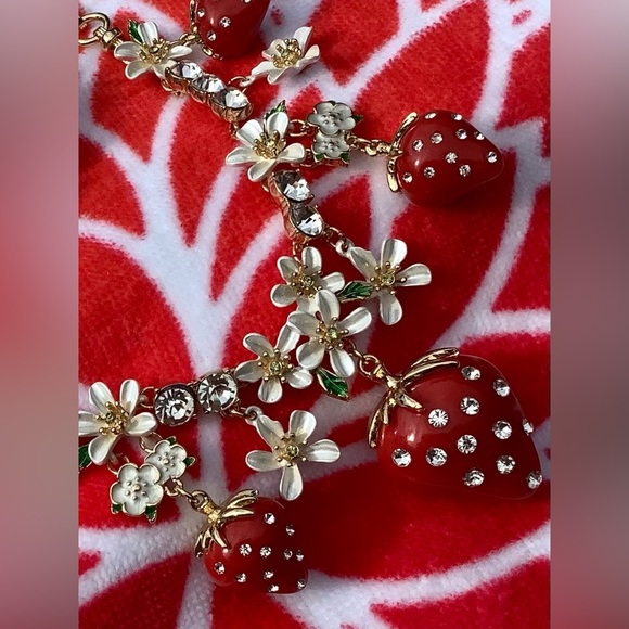 NWT ❤️🔥BETSEY JOHNSON🔥❤️ Strawberry SET - Statement Necklace & Bracelet - Picture 8 of 9